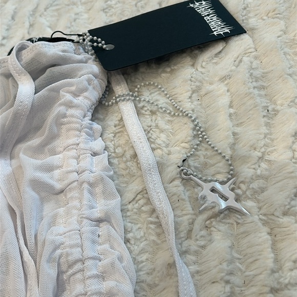 Dolls Kill Darker WAVS Mesh White Ruched Gloves & leg sleeve w/chain - Picture 3 of 12